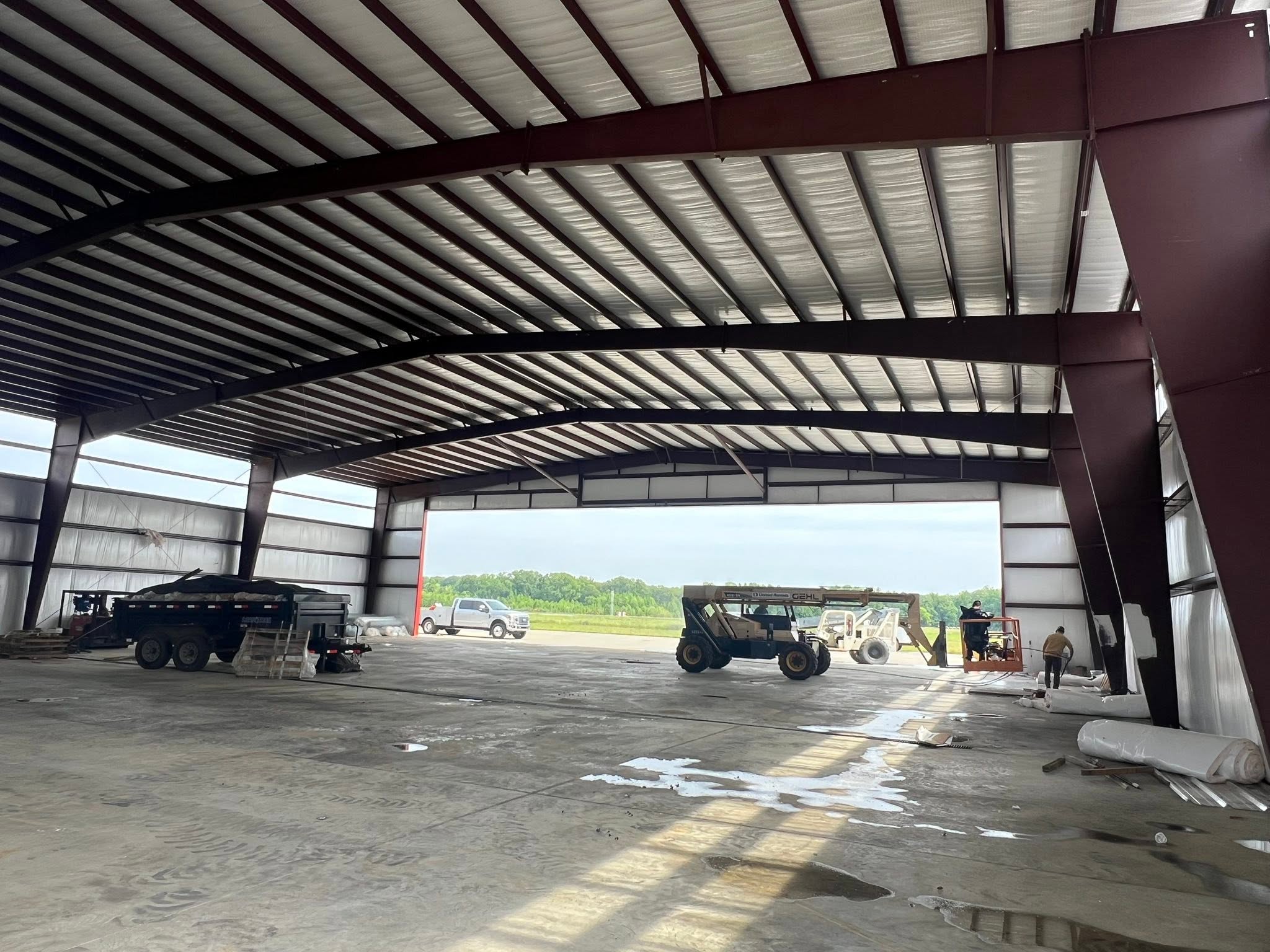 100-foot-wide hangar — Wide Interior