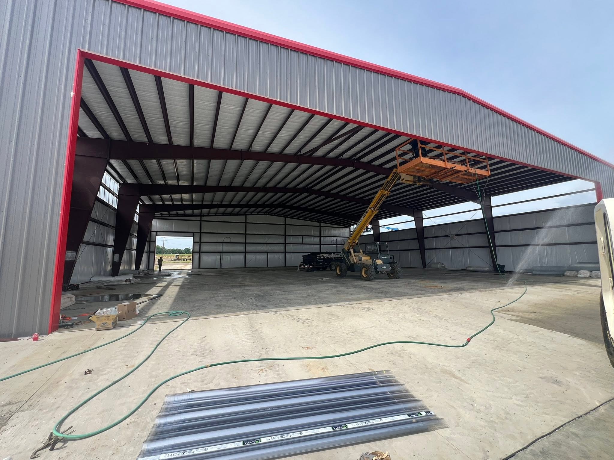 100-foot-wide hangar — Hangar Opening